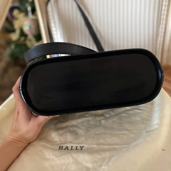 Bally Shoulder Leather Bag “like new condition”!